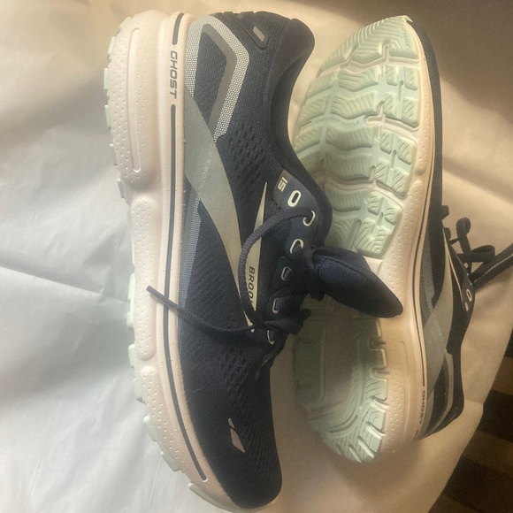 Brooks Women's Dark Blue and White Athletic Shoes - Picture 5 of 5